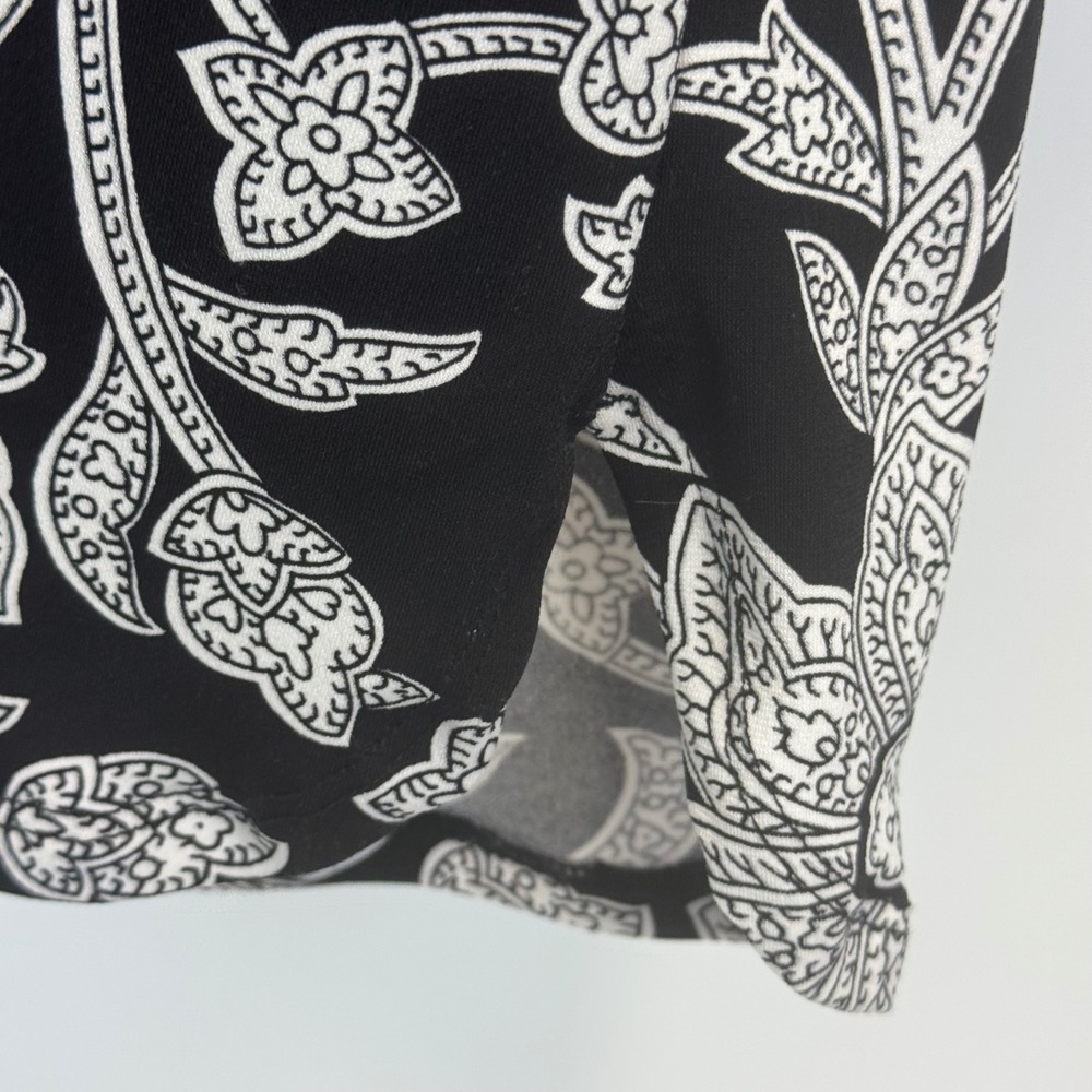 Chico's Black White Floral Paisley Tunic Top 3/4 Sleeve Size 3 XL - Picture 11 of 12
